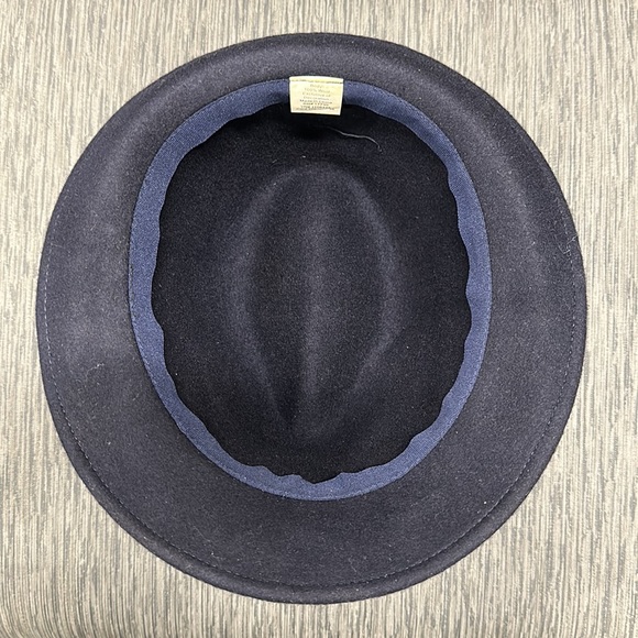 Women’s Wool Hat - Picture 5 of 6